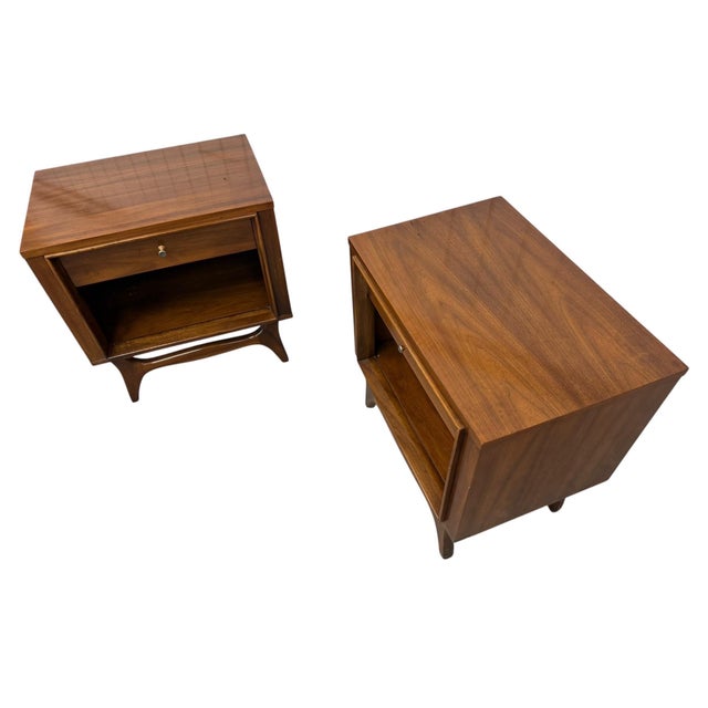 Mid-Century Modern Kent Coffey Insignia Walnut Nightstands - Set of 2 For Sale In Philadelphia - Image 6 of 11