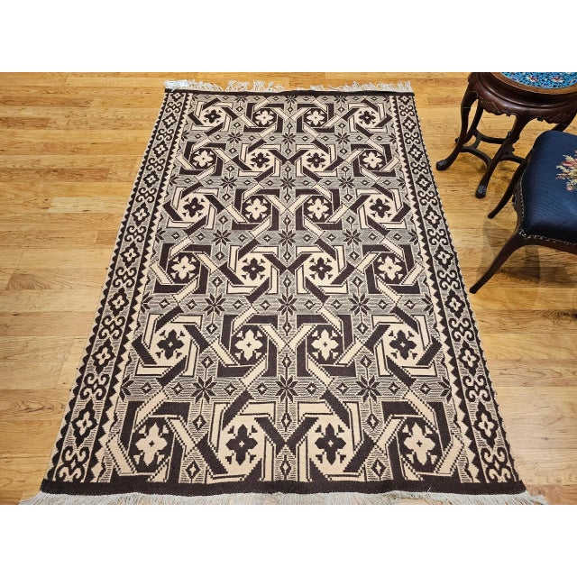Vintage American Southwestern Rug, Handwoven Wool, Geometric Pattern, Tan & Brown, 5’ X 7’ For Sale - Image 11 of 12