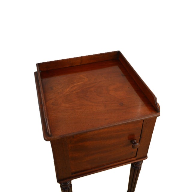 Brown William VI Mahogany Nightstand in the style of Gillows, England, 1830s For Sale - Image 8 of 18