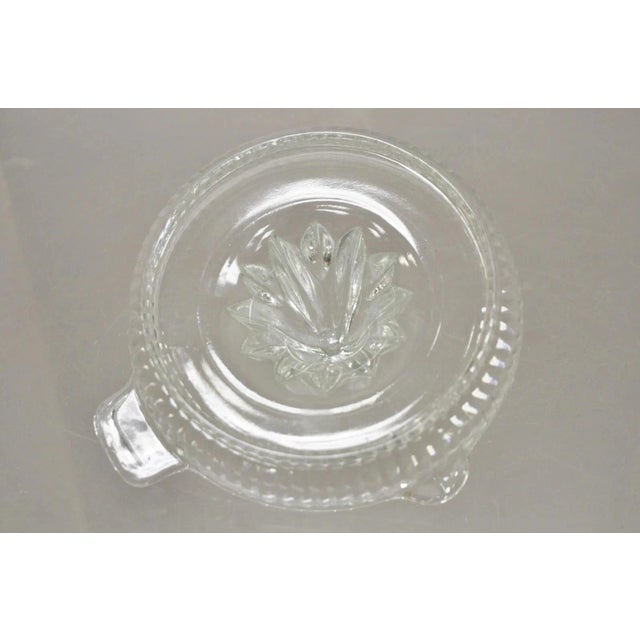 White Vintage Art Deco Clear Glass Ribbed Hand Juicer Citrus Orange Handle & Lip For Sale - Image 8 of 9