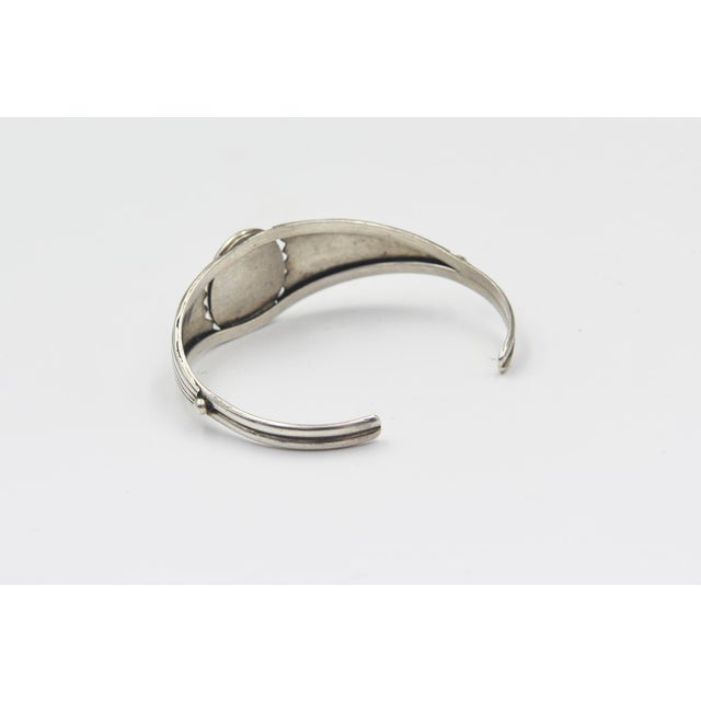 Late 20th Century Native American Sugilite Sterling Silver Cuff Bracelet For Sale In Miami - Image 6 of 12