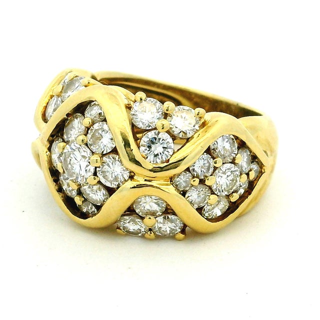 Metal 1990s Jose Hess 18k Gold 4.50 Carat Diamond Bombe Ring, Size 7 For Sale - Image 7 of 12