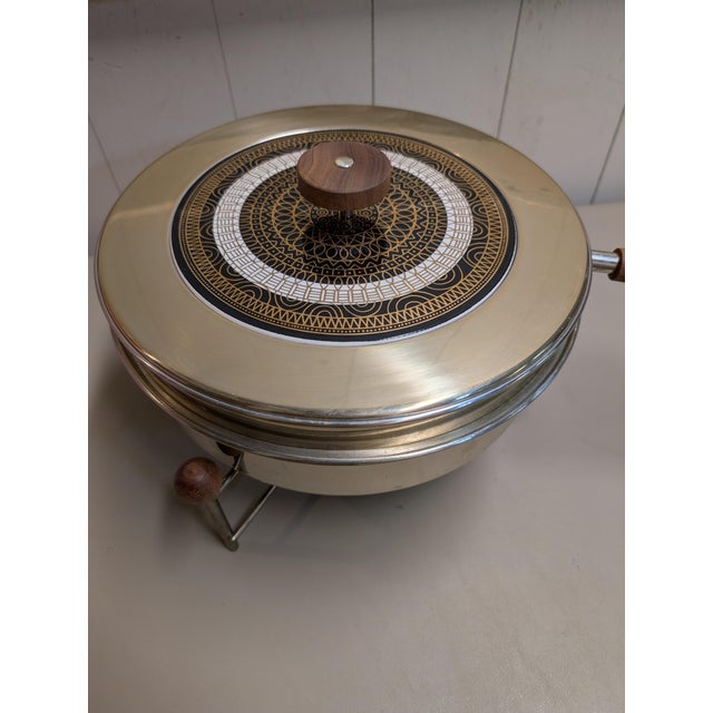 Gold Mid 20th Century Hollywood Regency Black Gold Dorothy Draper Style Food Chafing Dish Warmer & Skillet Set For Sale - Image 8 of 8