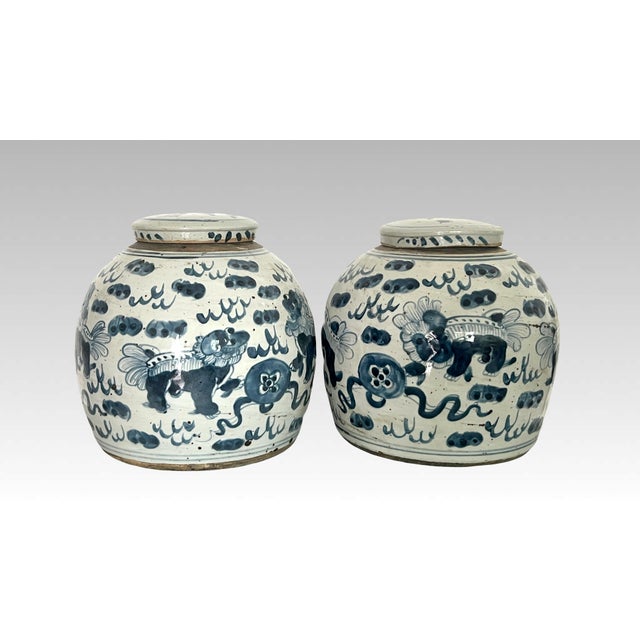 19th Century Qing Chinese Blue and White Antique Storage/Ginger Jars With Foo Lions - A Pair For Sale In Tampa - Image 6 of 14