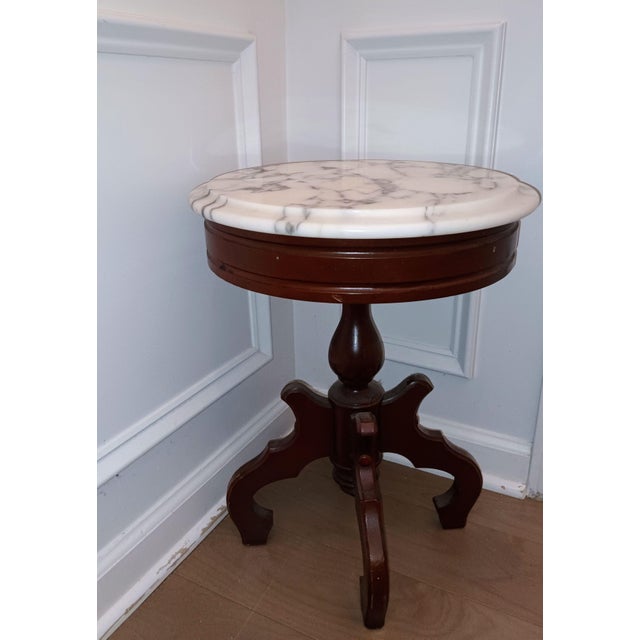 1920s Victorian-Style Mahogany & Marble Parlor Table. For Sale - Image 4 of 11