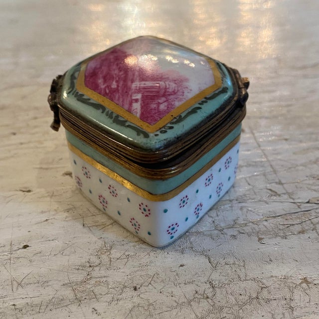 French Sevres Porcelain Hand Painted Trinket Box Early 19th Century For Sale - Image 10 of 11