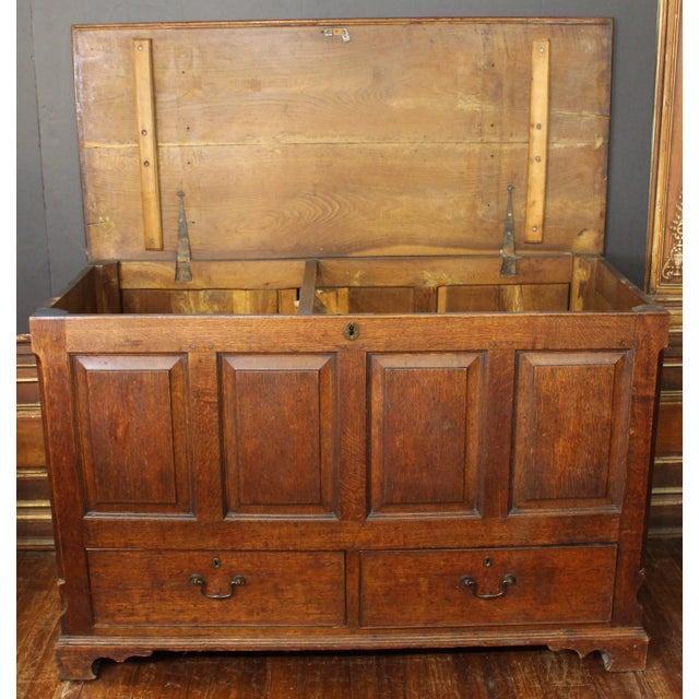 Circa 1765-80 English George III Period Oak Mule Chest For Sale In Raleigh - Image 6 of 10
