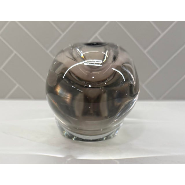 Global Views Global Views Abstract Bean Polish Hand-Blown Art Glass Vase – Large - Gray For Sale - Image 4 of 11