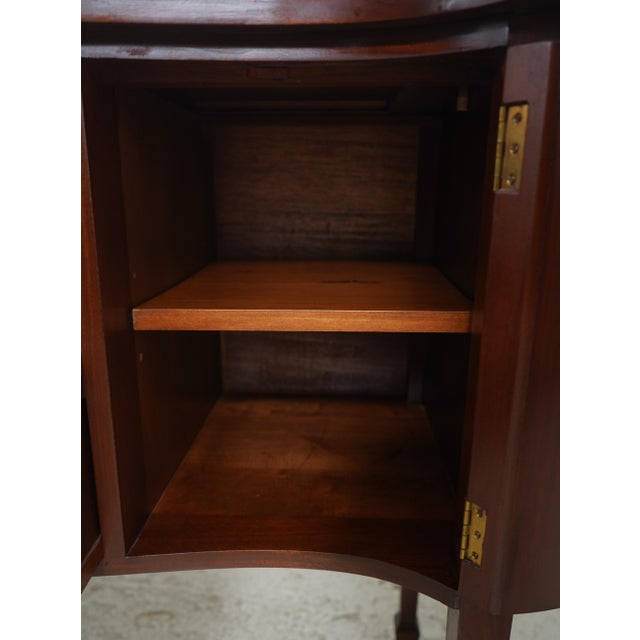 1980s Biggs Mahogany Serpentine Front Sideboard Server For Sale In Philadelphia - Image 6 of 18