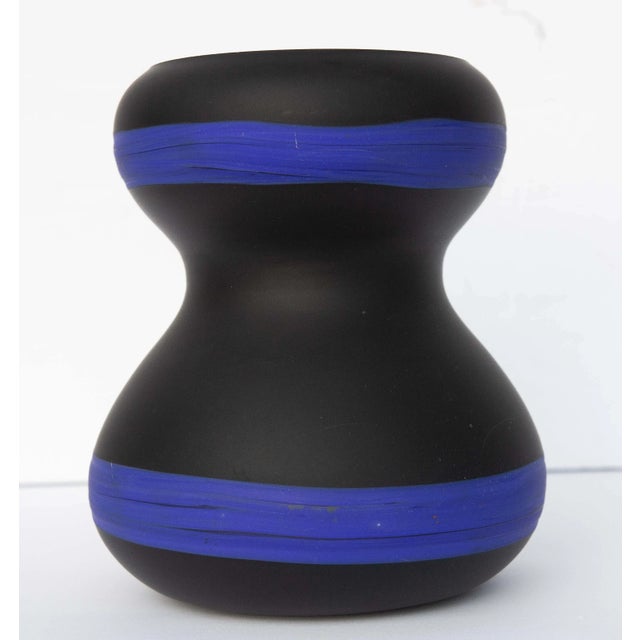 Mid-Century Modern Fratelli Tosa Murano Mid-Century Modern Vase Ebony and Azure Blue For Sale - Image 3 of 4