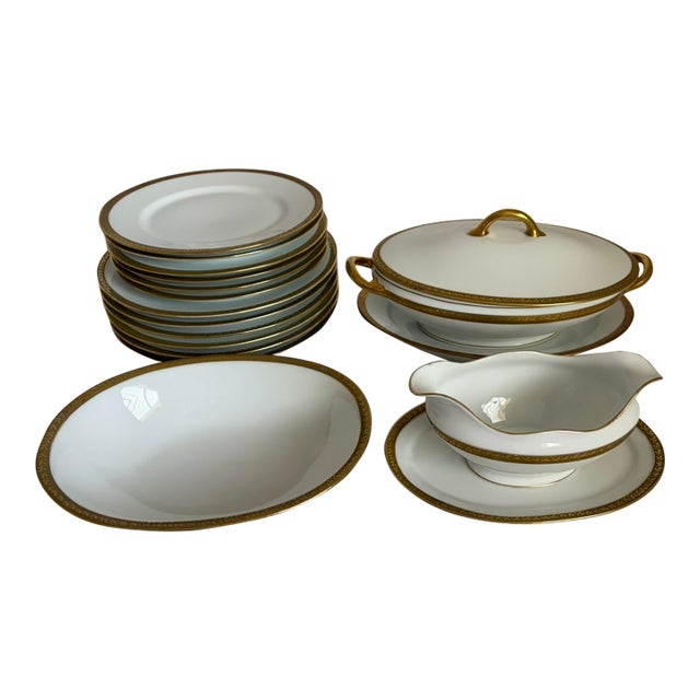 1920s Royal Bayreuth Gold-Encrusted Porcelain Dinner Service for Six For Sale