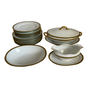 1920s Royal Bayreuth Gold-Encrusted Porcelain Dinner Service for Six