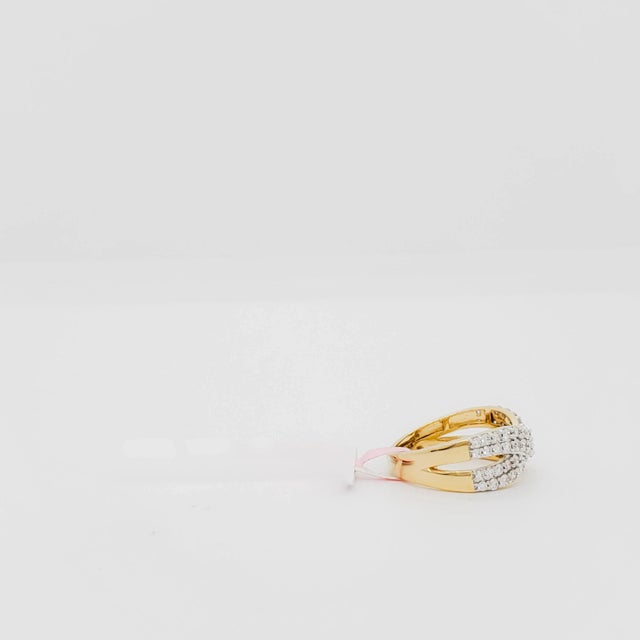 White Diamond Ring with a Criss Cross Pattern in 14k Yellow Gold, size 7.25 For Sale In Los Angeles - Image 6 of 6