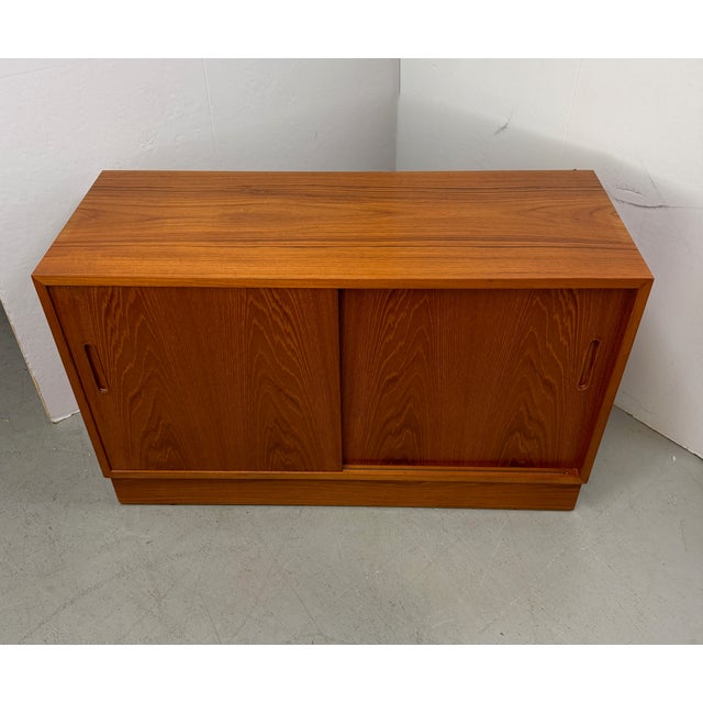 Danish Modern Teak Bookcase Cabinet by Hundevad & Co., Denmark, 1990s For Sale - Image 11 of 14