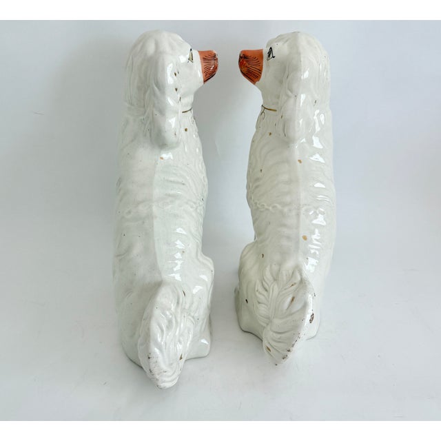 English Antique 19th C White Staffordshire Spaniel Mantel Dogs - A Pair For Sale - Image 3 of 18