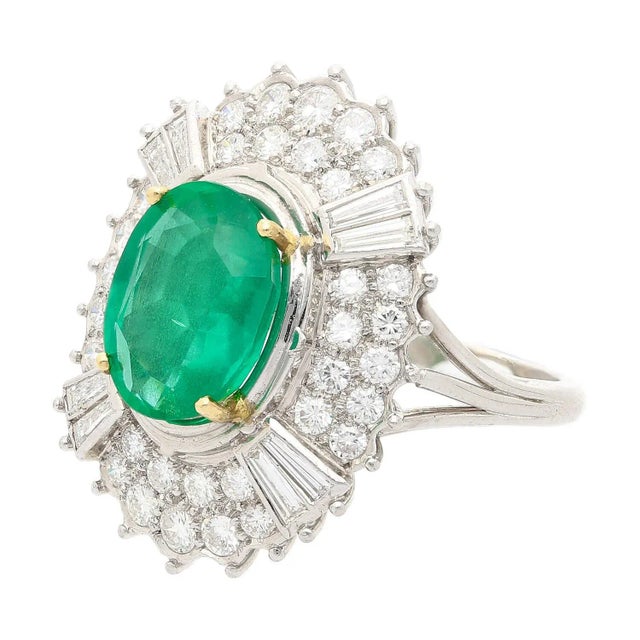 Art Deco 1990s Gia Certified 4 Carat No Oil Emerald & Diamond Halo Platinum Ring Size 6.25 For Sale - Image 3 of 9