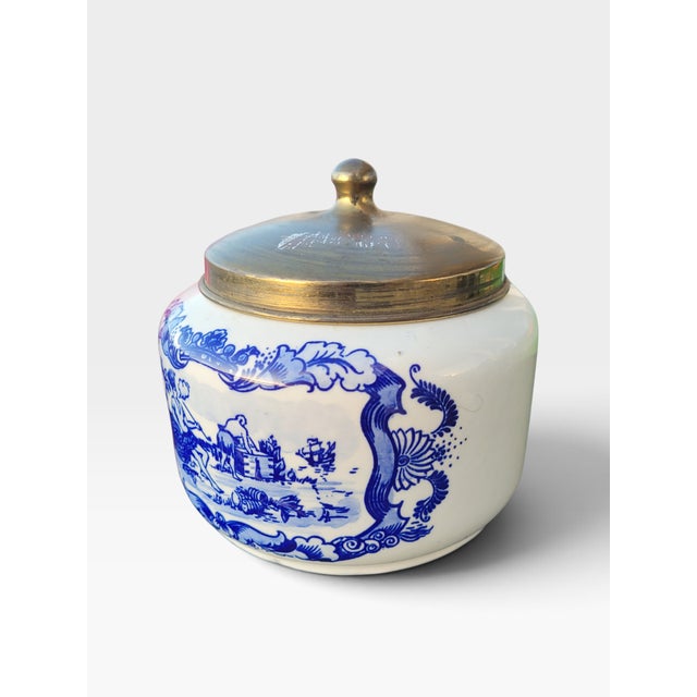 1930s Hand-Painted Dutch Delft Blue Tobacco Jar & Humidor with Brass Lid from Goedewaagen, Gouda, 1930s For Sale - Image 5 of 16