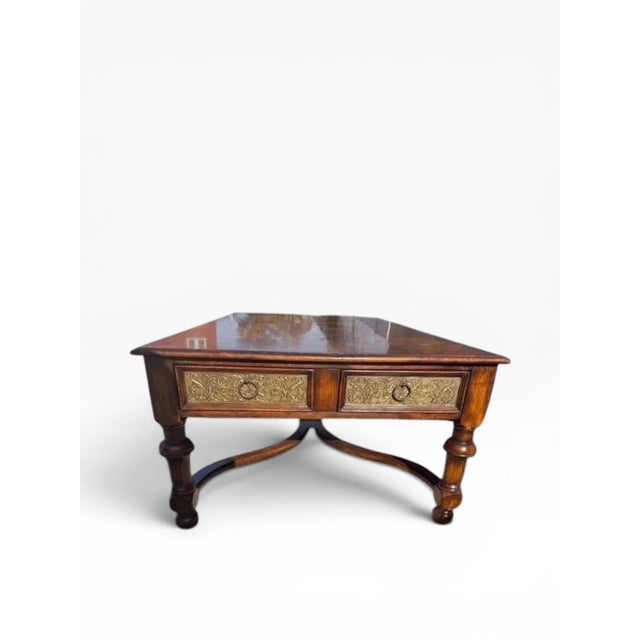 Theodore Alexander コーヒーテーブル アンティーク Theodore Alexander “Armoury Collection” Carved Coffee Table