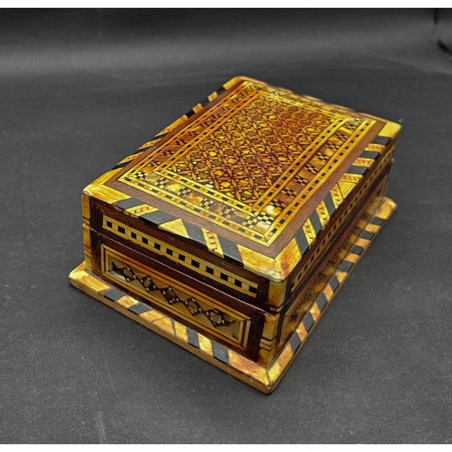 1980s Vintage 1980s Moroccan Marquetry Mother of Pearl Trinket Jewelry Table Box For Sale - Image 5 of 9