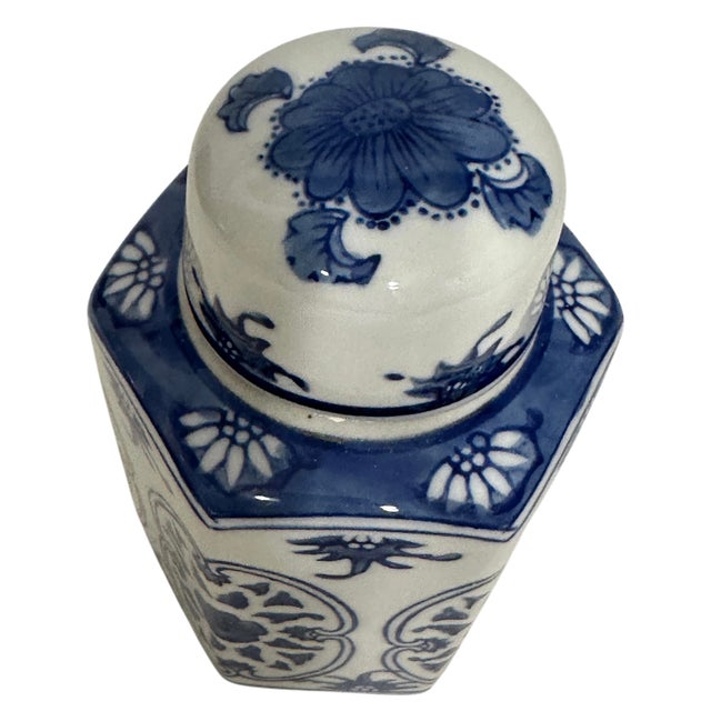 Chinoiserie Vintage Blue and White Chinoiserie Lidded Ginger Jar For Sale - Image 3 of 9