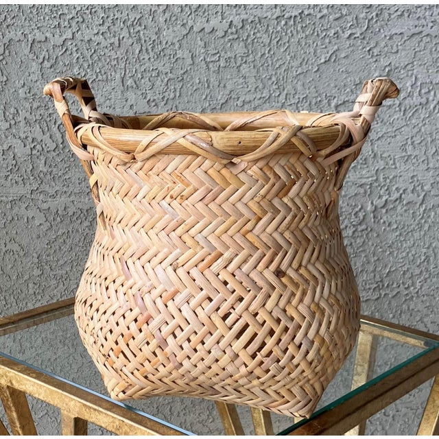 Stylish Mid 20th-Century Rattan & Bamboo Zig Zag Aka Herringbone Pattern Cachepot / Planter Basket For Sale - Image 15 of 18
