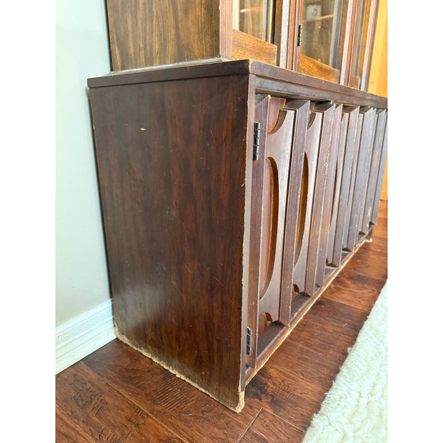 Mid 20th Century Vintage MCM Tobago Style Lighted China Cabinet For Sale - Image 5 of 12