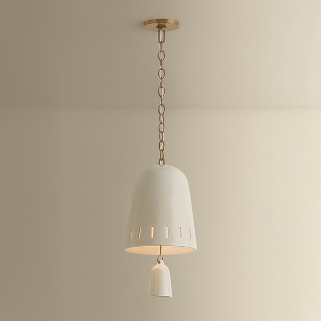 A memorable installation that celebrates handcrafted artistry, Omi is defined by an elegant swag silhouette and suspended...
