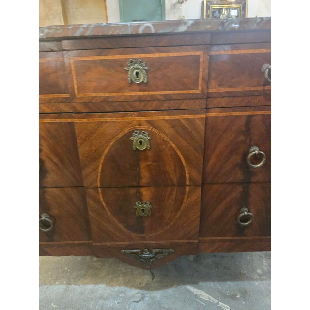 French Louis XVI–Style Marble-Top Commode, Early 20th Century For Sale In New Orleans - Image 6 of 10
