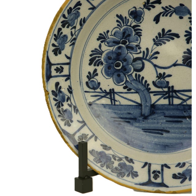 Rustic European Late 17thC Dutch Delft Kraak-Charger/Plate - 1680-1690 - 14" For Sale - Image 3 of 6