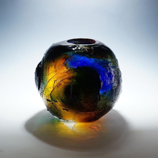 Large Spherical Vase Geacolor by Gae Aulenti for Venini, Murano, 1995 A rare sculptural art glass vase of the Geacolor...