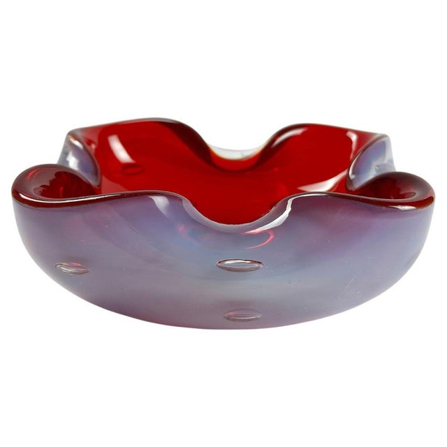 Murano Sommerso Glass Bowl in Ruby Red and Alabaster by Alfredo Barbini, 1960s For Sale - Image 10 of 10