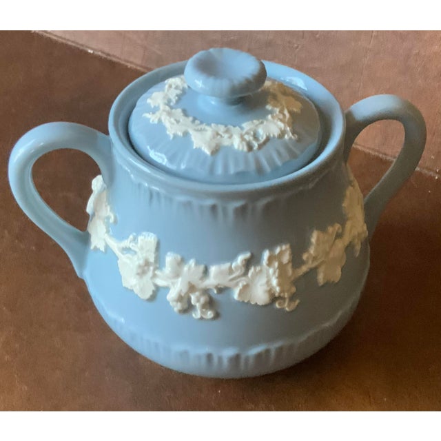 1950s 1950s Wedgwood Queen’s Ware “Lavender & Cream”Sugar & Creamer For Sale - Image 5 of 8