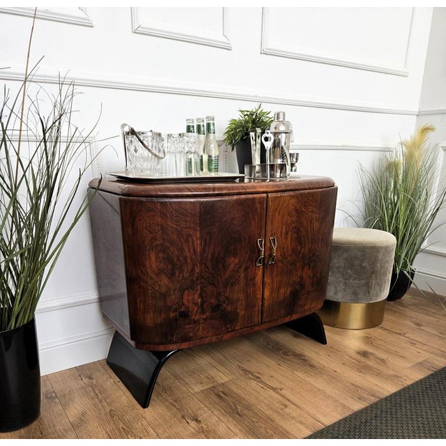 Very elegant Italian Art Deco Mid-Century Modern dry bar cabinet, in beautiful veneer walnut briar burl wood, two doors...