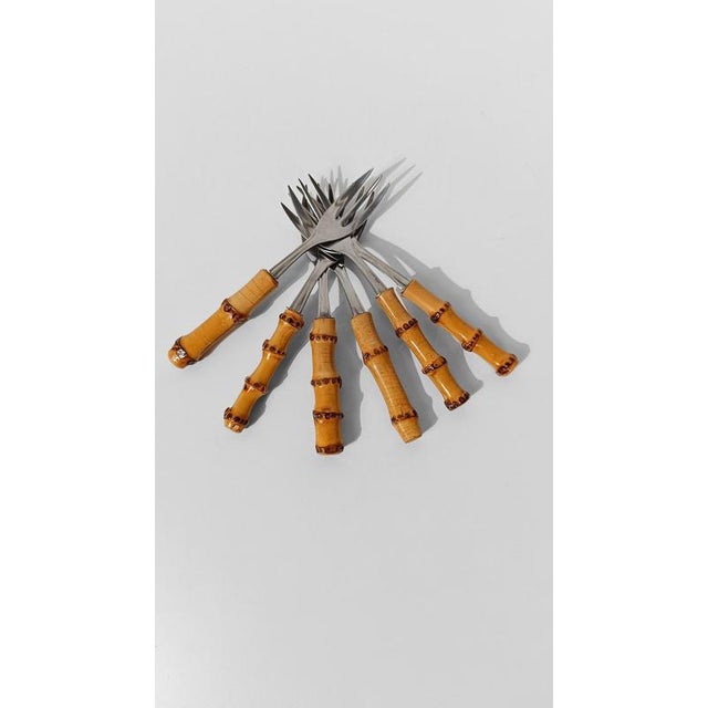 1950s Vintage Dessert Set with Cake Server in Stainless Steel and Bamboo Handles, 1950s, Set of 7 For Sale - Image 5 of 17