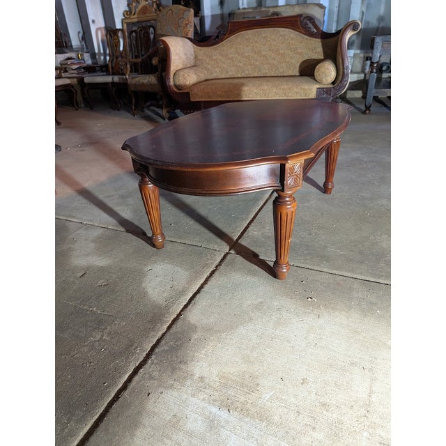 Traditional Vintage Oval Mahogany Coffee Table With Fluted Legs & Carved Rosettes – Classic Traditional Style For Sale - Image 3 of 7