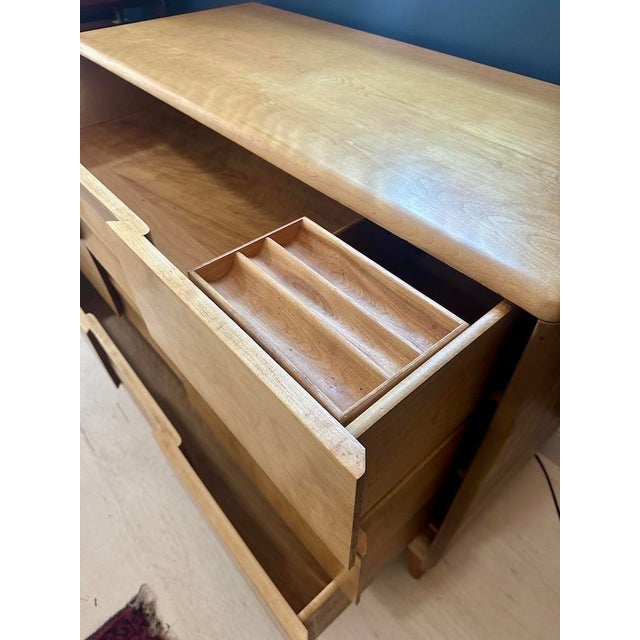 1950s Mid Century Heywood Wakefield Lowboy From the ‘Trophy” Series For Sale - Image 9 of 17