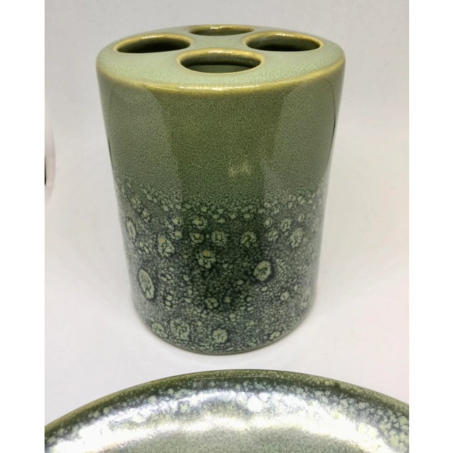 1960s Mid-Century Modern Green Speckle Brush Holder Trinket Tray Vanity Set - Set of 2 For Sale - Image 4 of 11