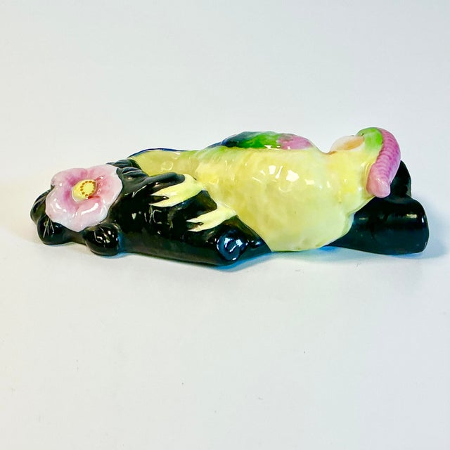 1950s Vintage Japanese Chinoiserie Boho Chic Ceramic Parrot Wall Pocket. For Sale - Image 12 of 13