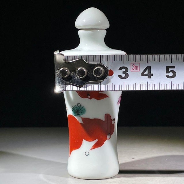Iron Red Porcelain Snuff Bottle With Fish Motif For Sale In Los Angeles - Image 6 of 9