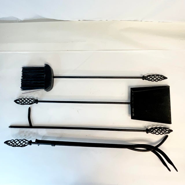 1970s Vintage Brutalist Boho Chic Wrought Iron Twisted Knob Fireplace Tools - 5 Pc Set. For Sale - Image 9 of 10
