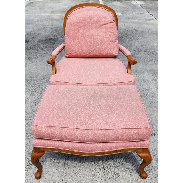 French Provincial Thomasville French Provincial Louis XV Pink Damask Chair & Ottoman Set For Sale - Image 3 of 12