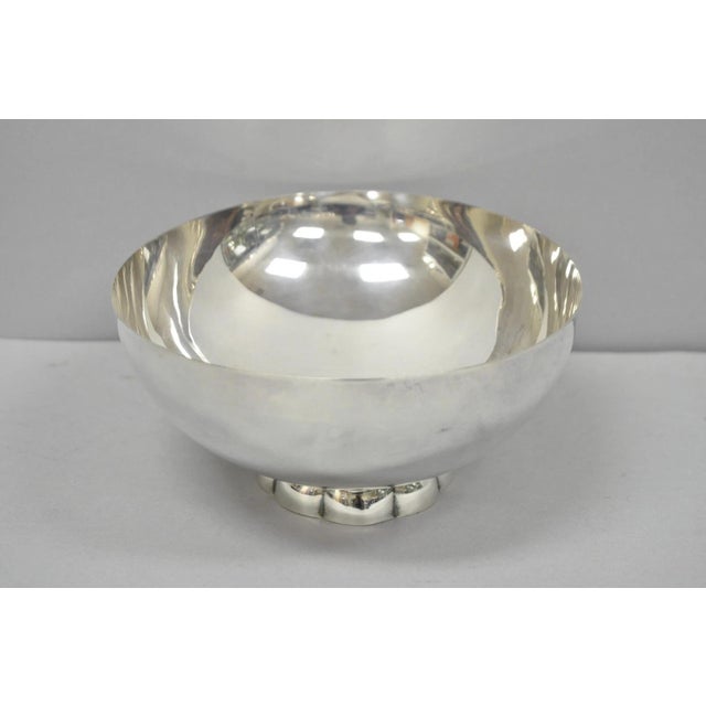 Poole Silver Co. Vintage Poole 811 Modern Silver Plated Scalloped Footed Oval Serving Fruit Bowl For Sale - Image 4 of 11