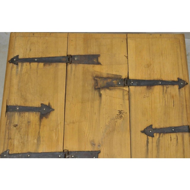 Late 20th Century Farmhouse Renaissance Style Mexican Double Lid Wooden Coffee Table Storage Trunk For Sale In Philadelphia - Image 6 of 12