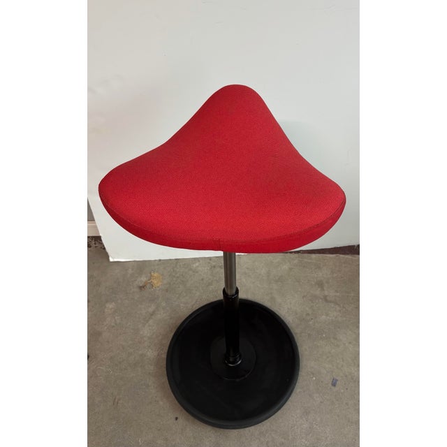 Seat Height: 65 to 87 cm Move™ is the chair in the Varier collection which allows for the widest range of movement,...