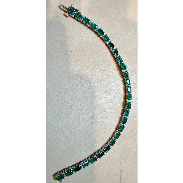 2020s 14 Carat Natural Emerald Cocktail Tennis Bracelet 14 Karat White Gold For Sale - Image 5 of 8