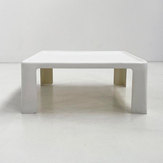 Amanta Coffee Table by Mario Bellini for B&B Italia, 1970s, in Good conditions. Designed 1960 to 1969 This piece has an...
