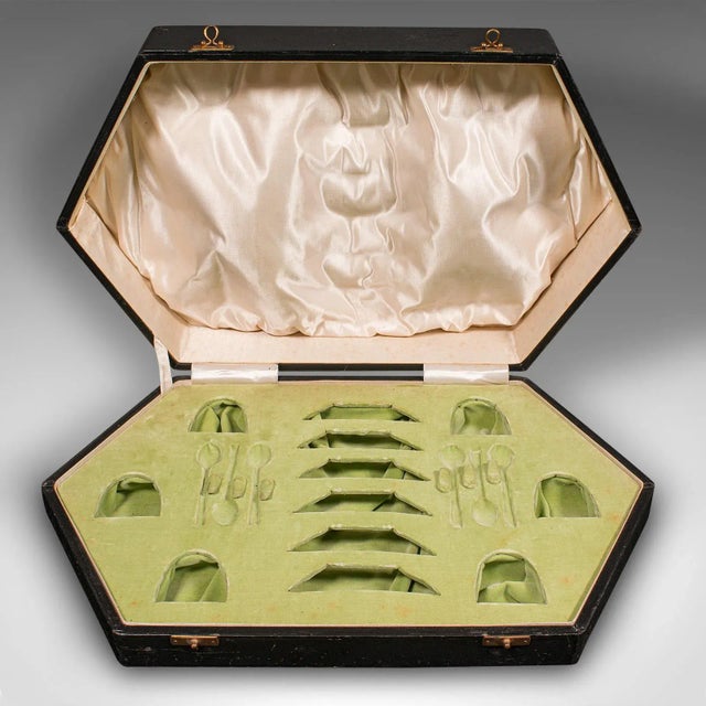 Early 20th Century 1930's Vintage Cased English Ceramic Tea Set For Sale - Image 5 of 12