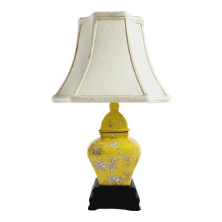 Decorative Small Chinoiserie Style Ginger Jar Table Lamp For Sale