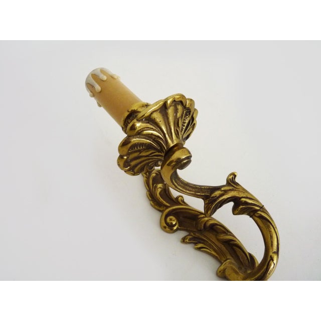 1960s Vintage Brass Wall Sconce with Acanthus Leaf Motif, 1960s For Sale - Image 5 of 8