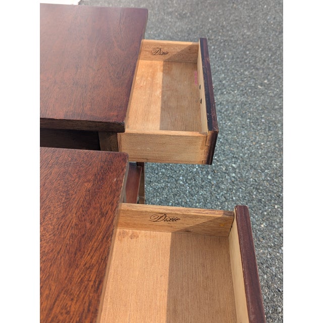 Wood Dixie Vintage Mid Century Federal Style Mahogany Tiered Bedside Table - A Pair For Sale - Image 7 of 10